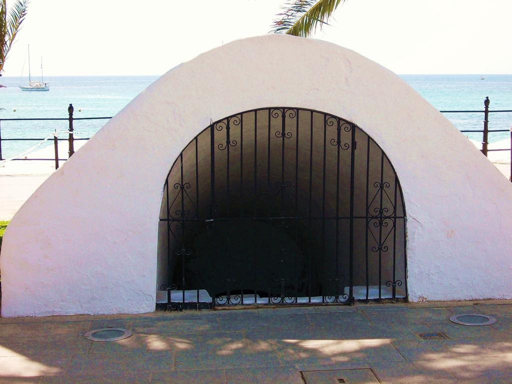 Hostal Rey Santa Eularia des Riu Zewnętrze zdjęcie